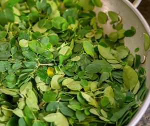 Moringa Leaves Stir-Fry Steps Image - Moringa leaves are cleaned