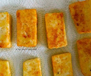 Drain off the excess oil from the fried paneer pieces