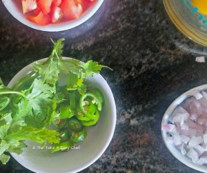 Chop all the ingredients for the omelette