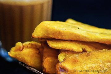 Banana Fritters (Pazham Pori) and a glass of tea
