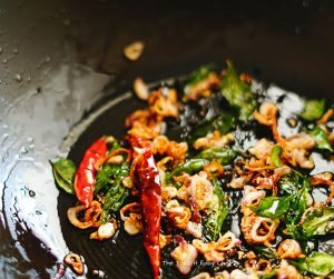 Pepper Coconut Chutney - Dry chillies and curry leaves